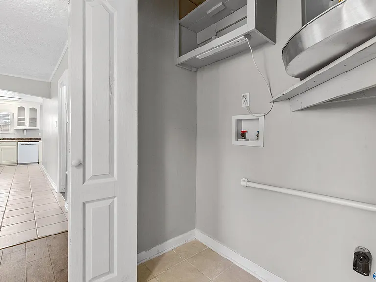 2406 Yorkshire Dr SW — Photo 27