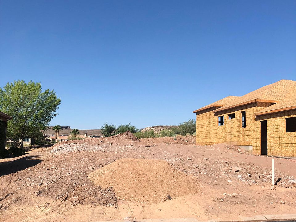 1st image of 221 Emeraud Dr