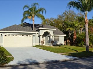 592 Village Dr, Tarpon Springs, FL 34689