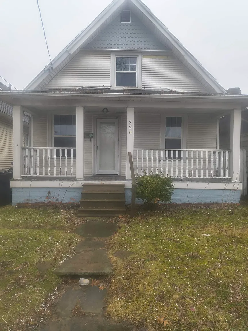 220 Hanover St photo 1