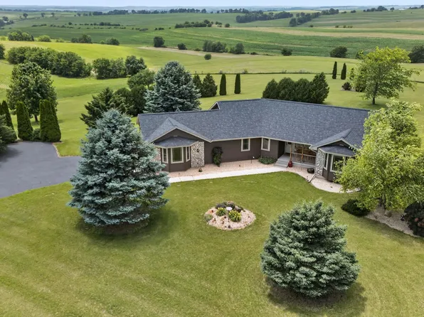 N7795 Panorama Rd, Belleville, WI 53508