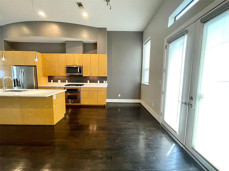 954 Patterson St — Photo 9