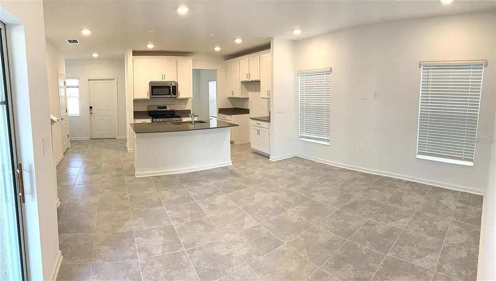 3 bed, 3.5 bath, 1787 sqft, $2,600 — Photo 4