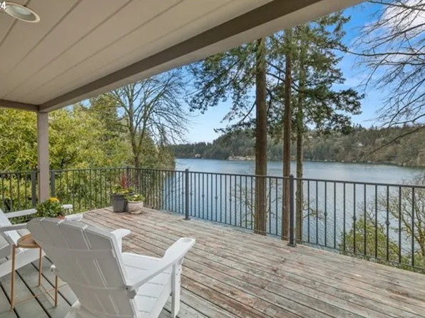 2430 Summit Ct, Lake Oswego, OR 97034