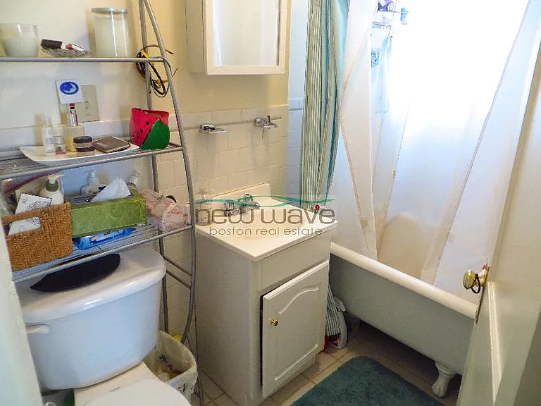 32 Queensberry St #15 — Photo 9