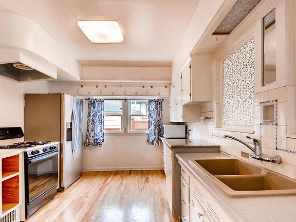 Spacious kitchen