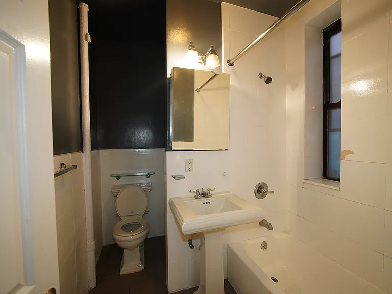 219 E 23rd St #SIXTEEN — Photo 4