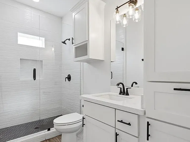208 Faith Dr — Photo 2