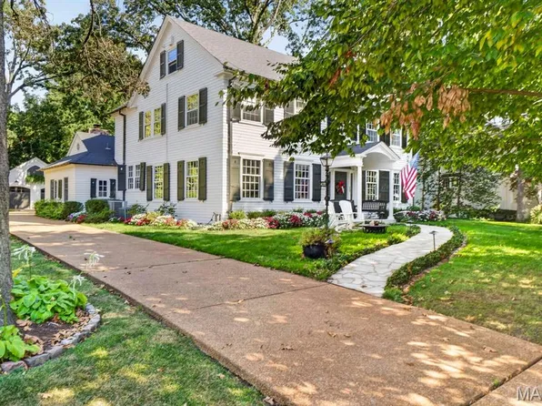 420 Yorkshire Pl, Saint Louis, MO 63119