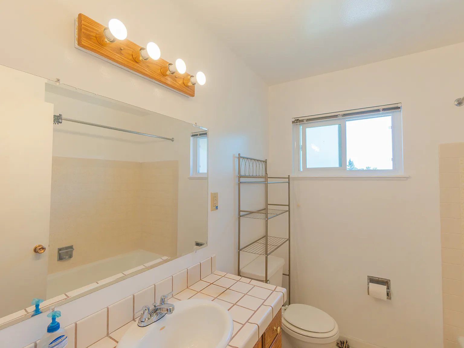 3 bed, 1378 sqft, $3,000 — Photo 4