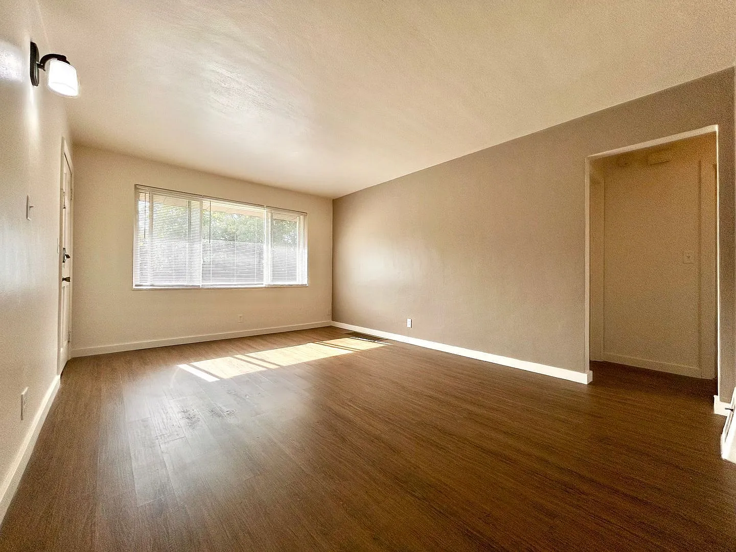 2 bed, 1.0 bath, 750 sqft, $1,095 — Photo 4