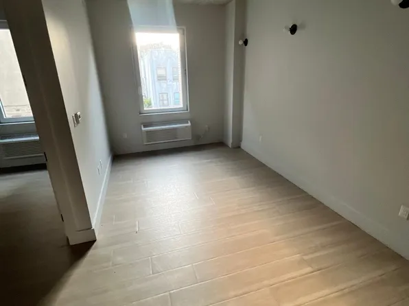 499 Concord Avenue image 6 of 9