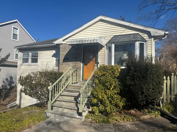 26 Rena Place, Fairfield, CT 06825