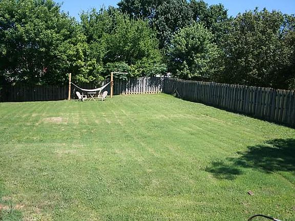 3rd image of 321 Sunny Acre Dr
