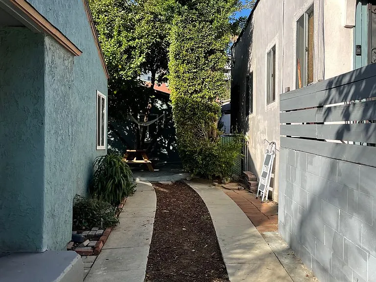 1859 Lakeshore Ave — Photo 11