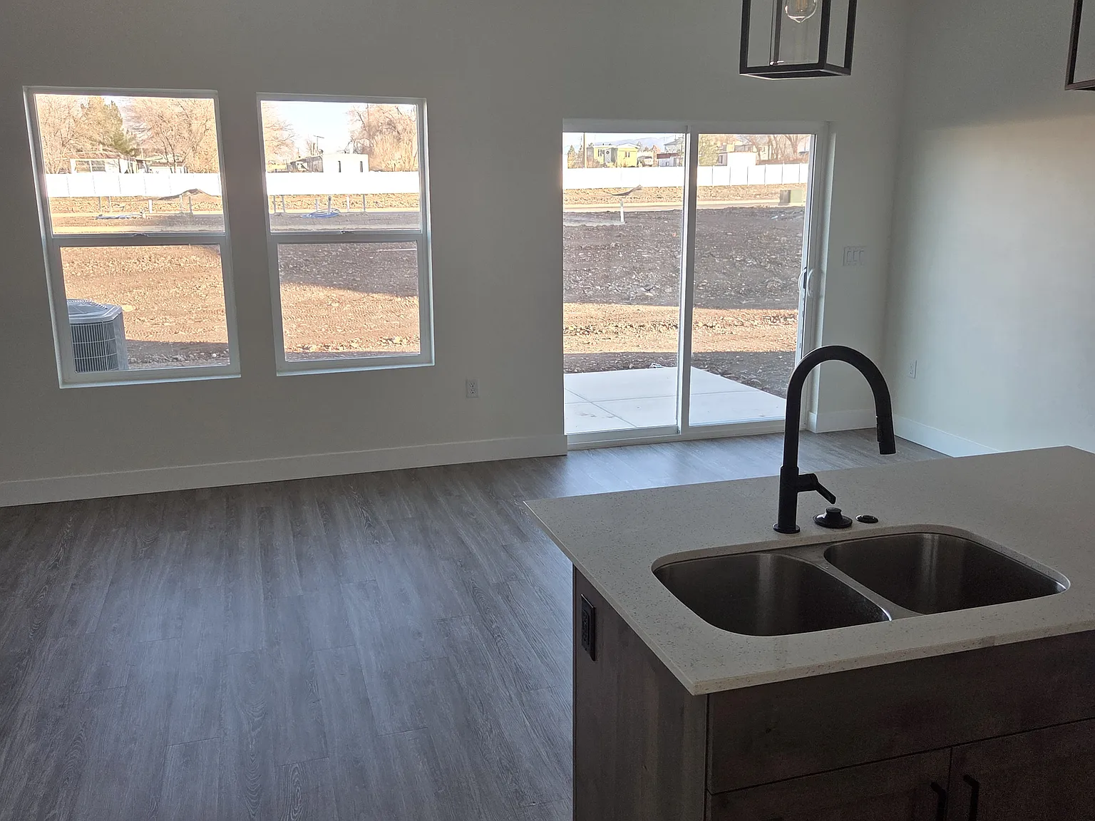 3 bed, 2.5 bath, 1500 sqft, $1,700 — Photo 3