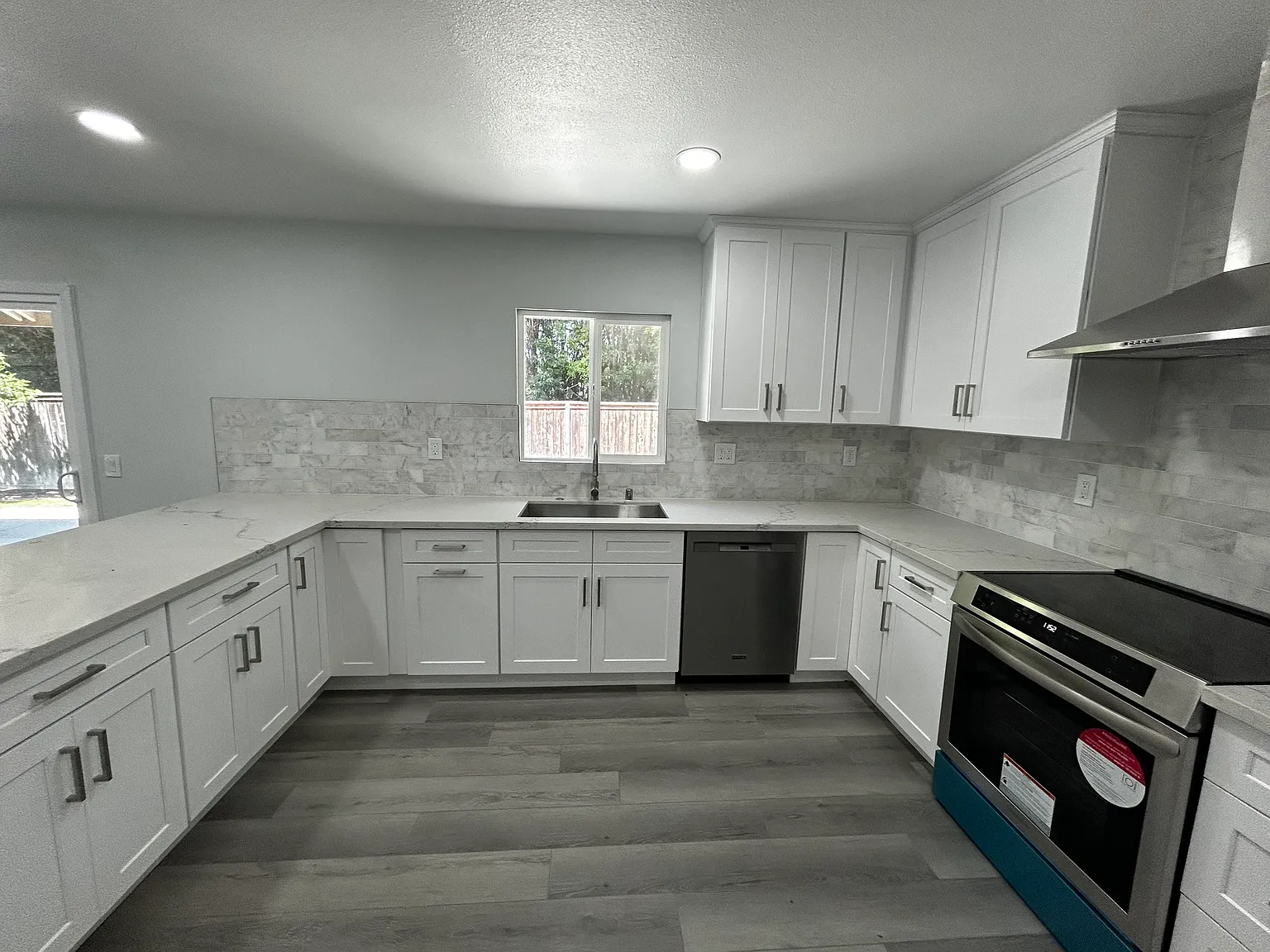 4 bed, 2200 sqft, $5,500 — Photo 3