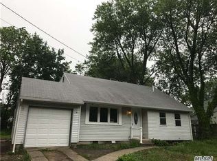 31 Harrison St, Brentwood, NY 11717