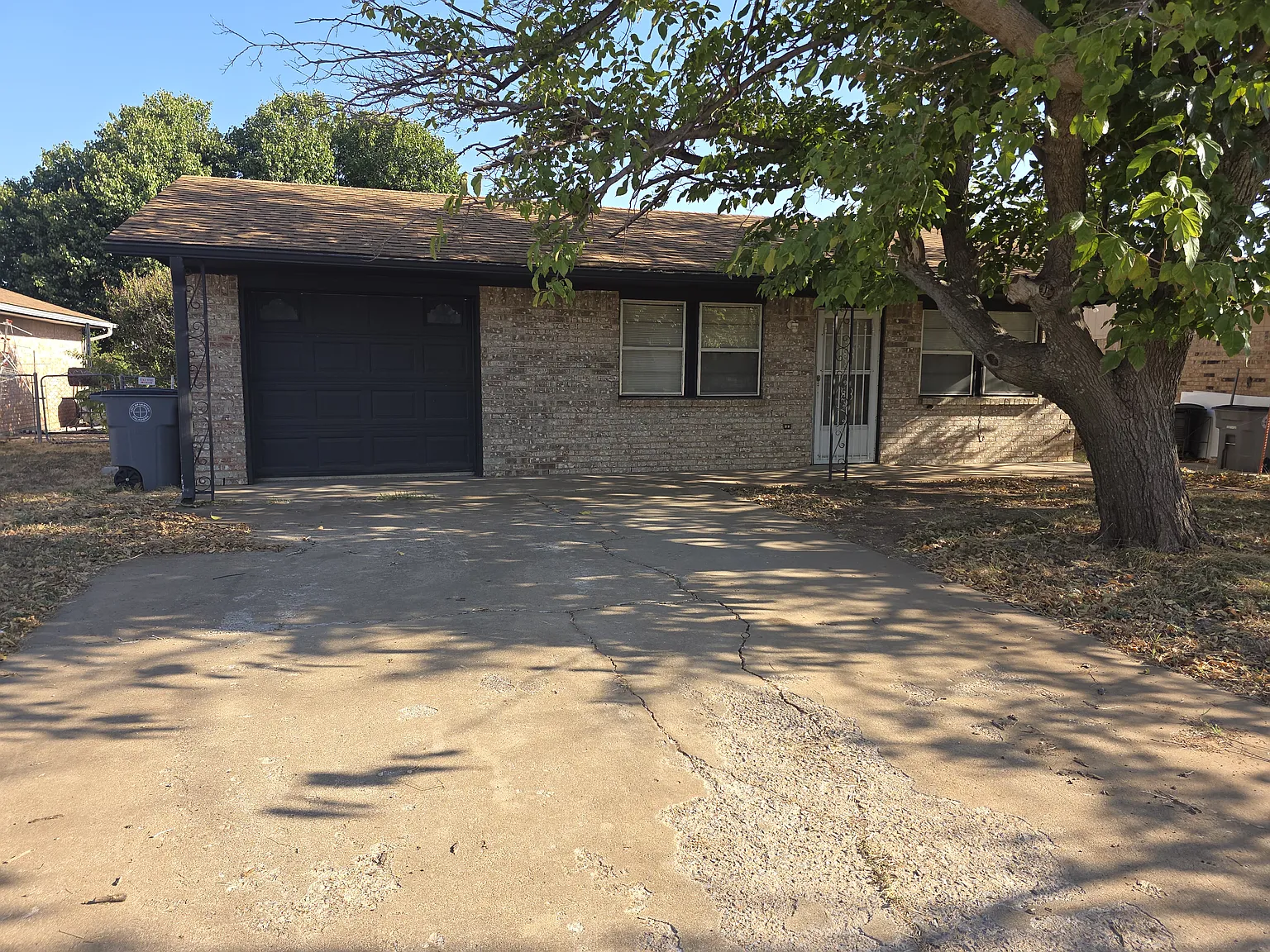 3 bed, 1.5 bath, 985 sqft, $950 — Photo 2