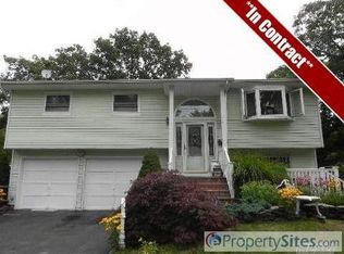 1433 Illinois Ave, Bay Shore, NY 11706