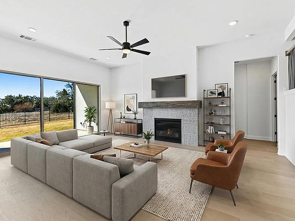 Deerfield II E Family room