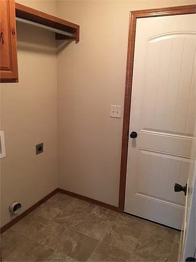 413 Aaron Dr. - 1 — Photo 2