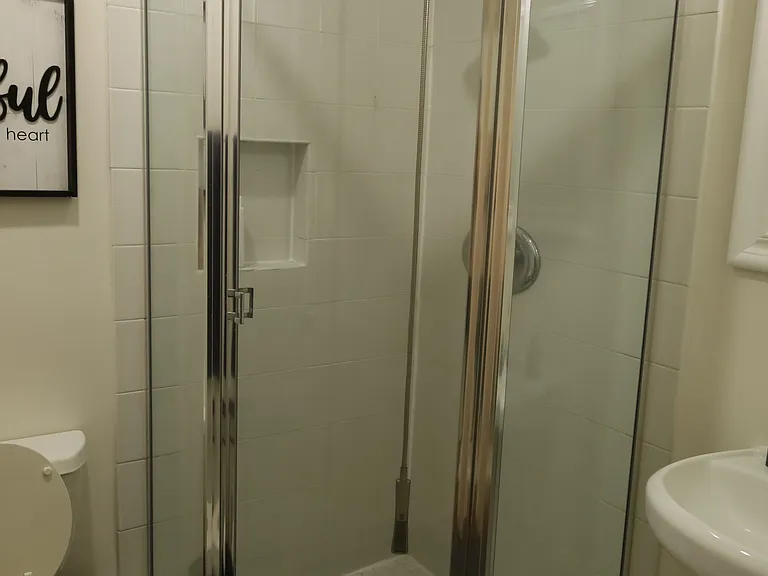 1143 N Orange Dr — Photo 11