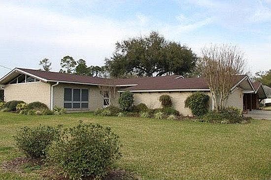 1st image of 212 Wildwood Dr