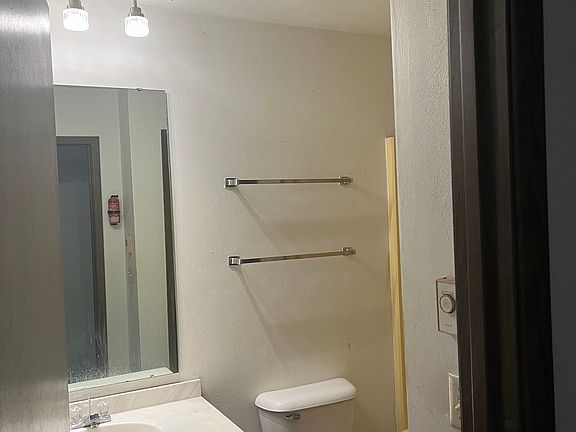4th image of 3170 Hillcrest Rd #3