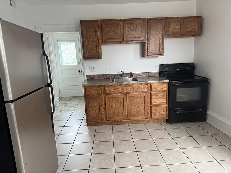 733 Rose St — Photo 5