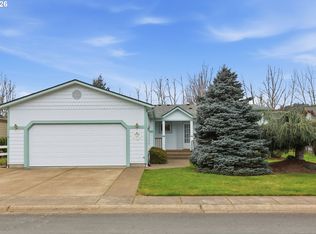 141 Village Dr, Cottage Grove, OR 97424