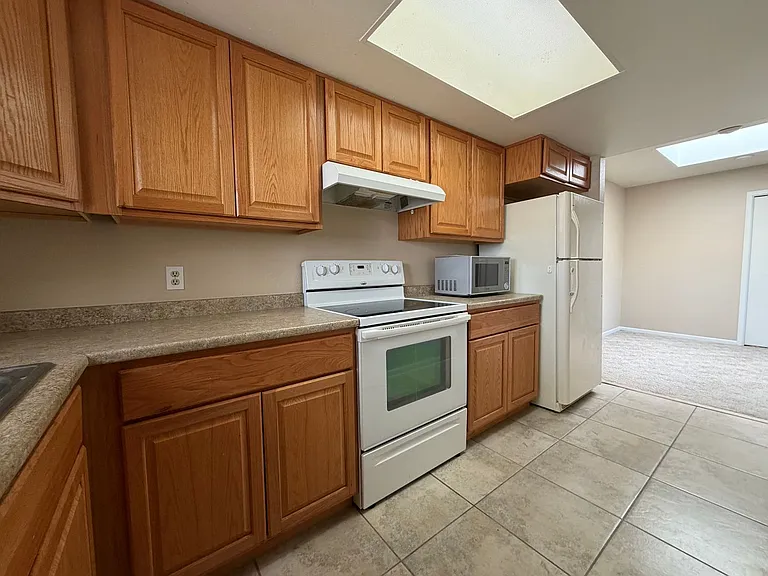 1014 Plaza Del Sol — Photo 6