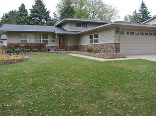 1210 Crestview Dr, Elgin, IL 60123