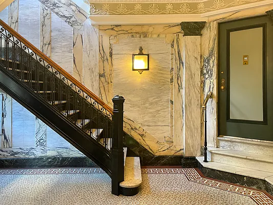 Sold by Compass | media 22