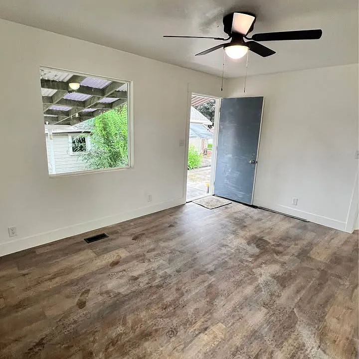 280 W 18th St