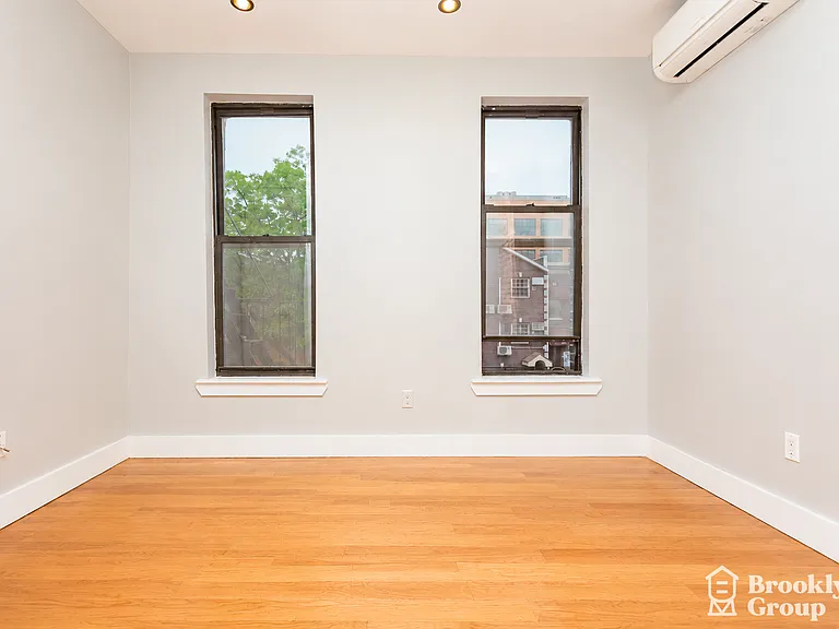 1493 Gates Ave #2D — Photo 4