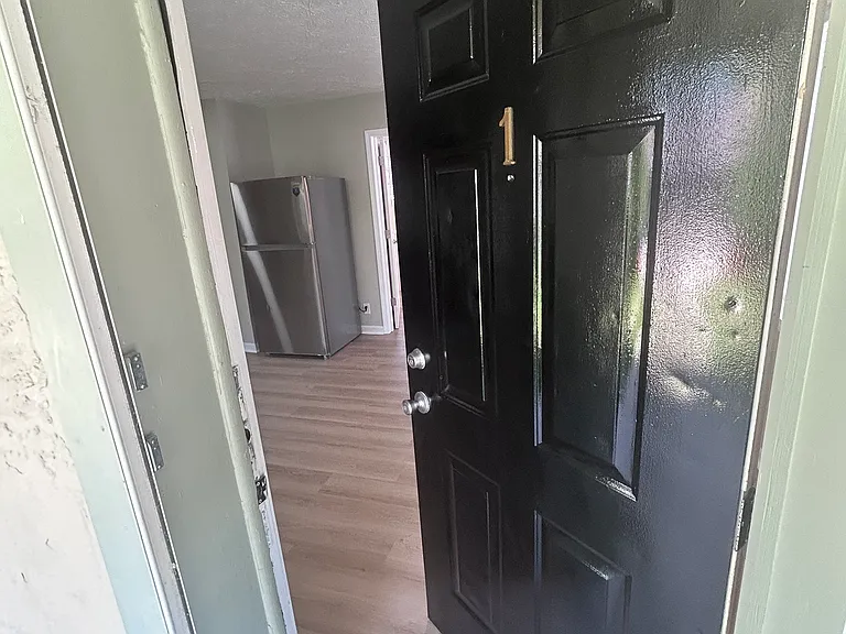 1219 E Perry St #1 — Photo 3