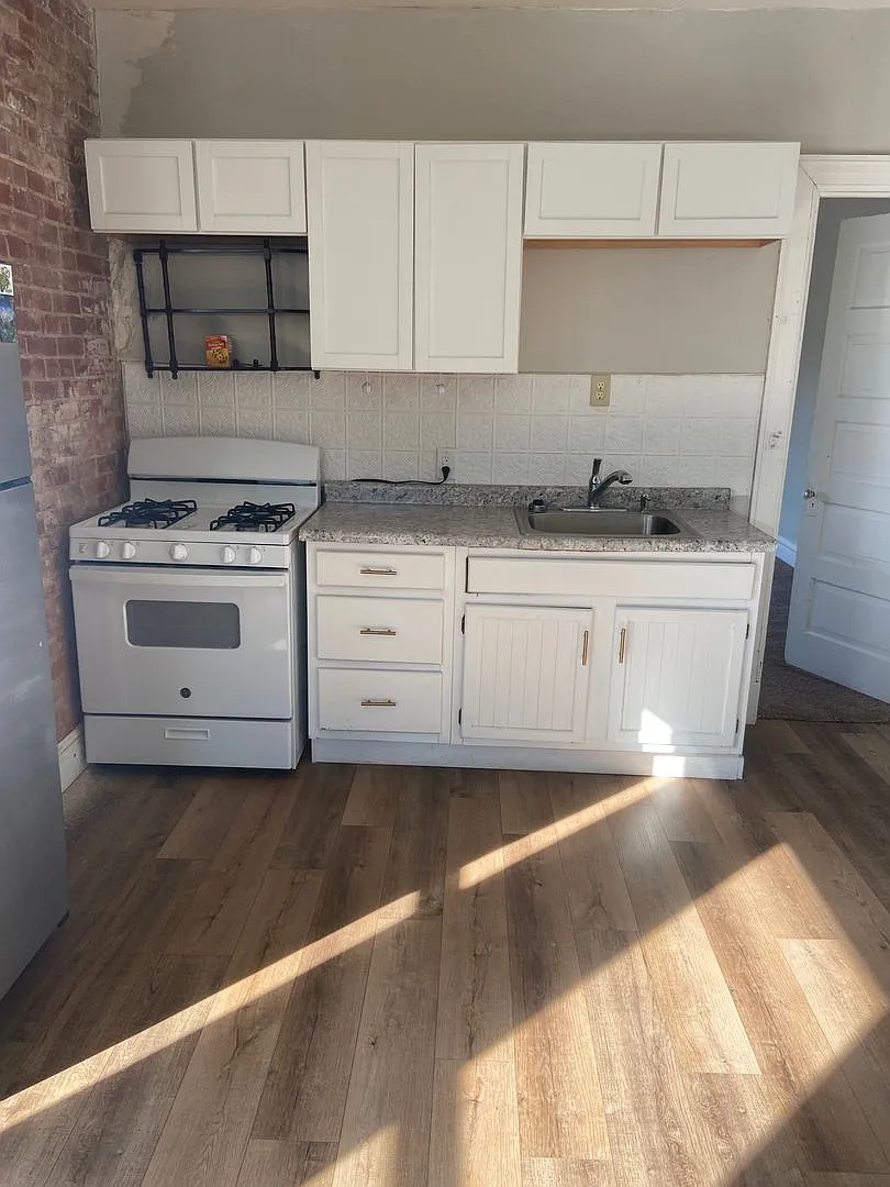 703 E. 14th St. — Photo 1
