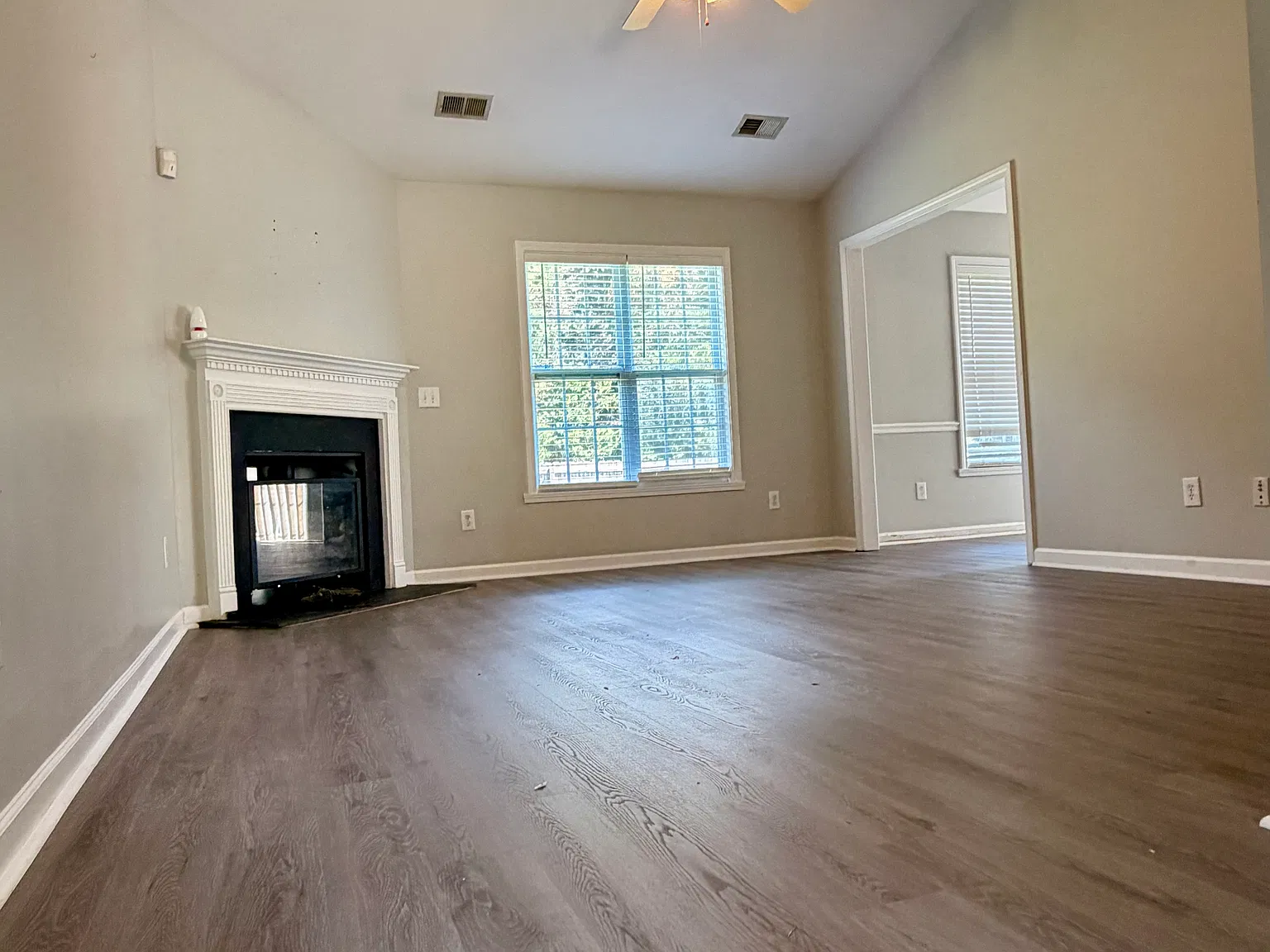 3 bed, 1160 sqft, $1,950 — Photo 3