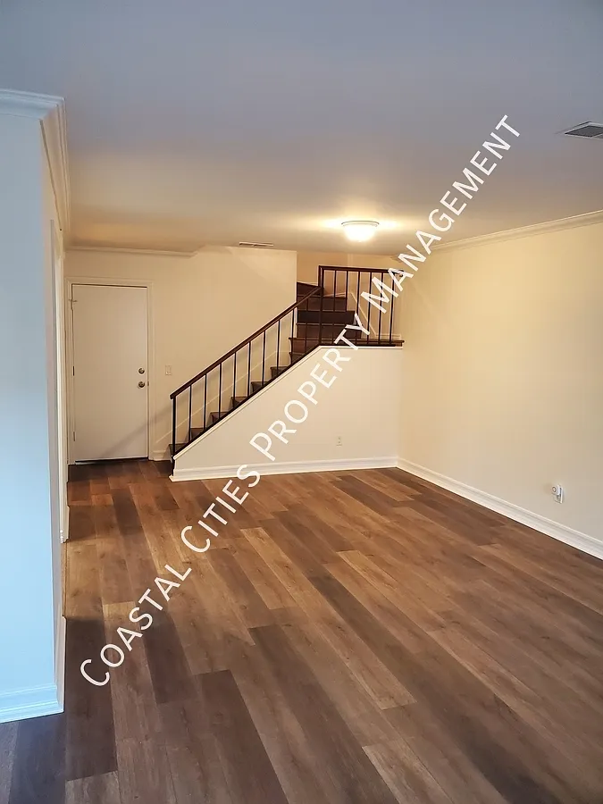 3 bed, 2.5 bath, 1286 sqft, $3,150 — Photo 3