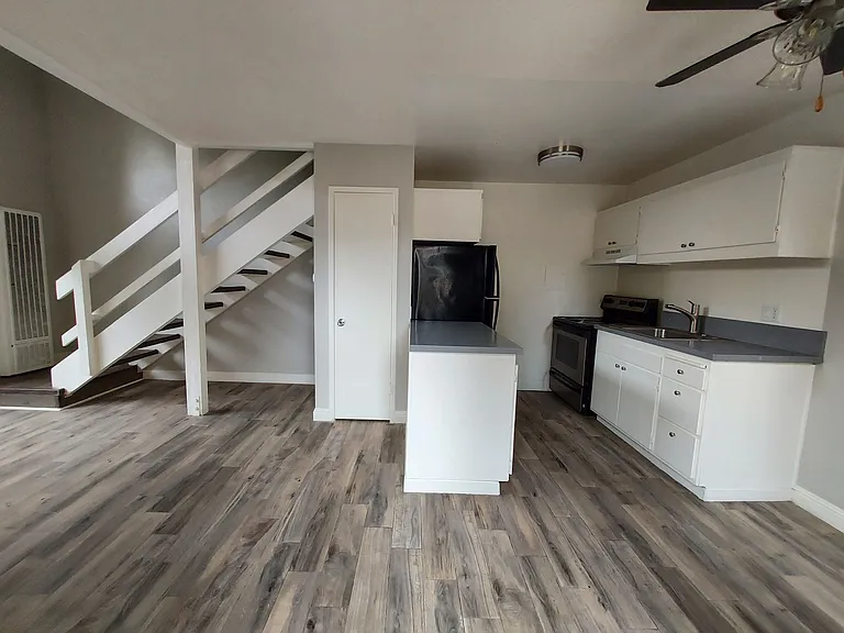 Studio-Loft $1,879- Available Mid June