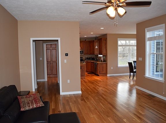 5th image of 338 Aster Ave