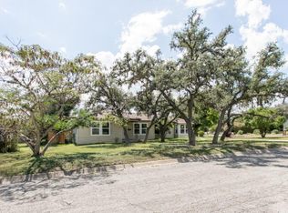 825 Lee St, Kerrville, TX 78028