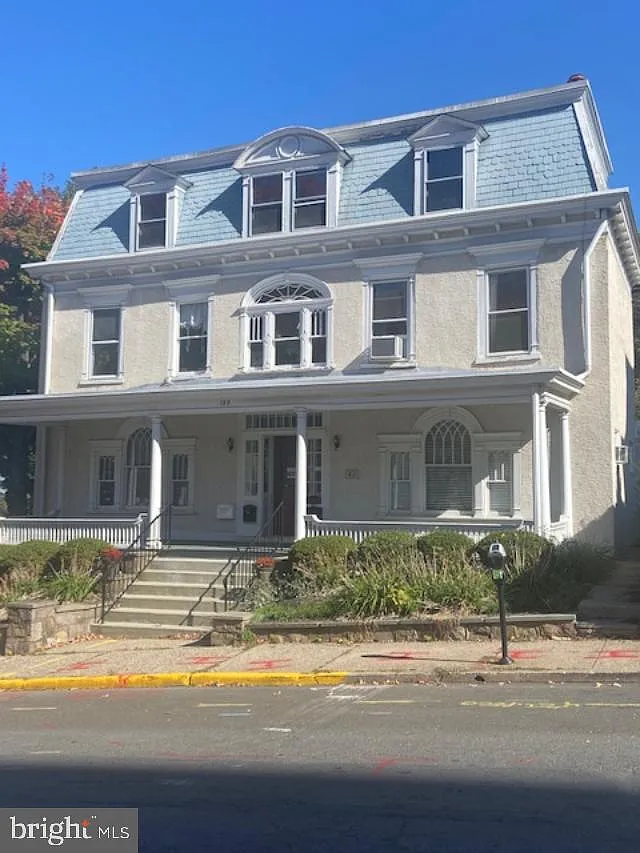 1 bed, 1.0 bath, 700 sqft, $1,700 — Photo 2