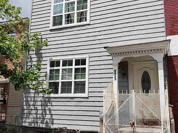 3rd image of 125 Van Horne St