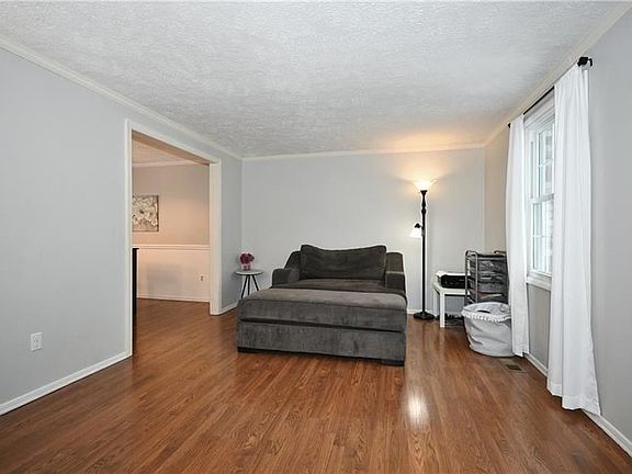 4th image of 2453 Giant Oaks Dr