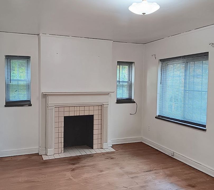1st image of 805 Somerset Dr #4