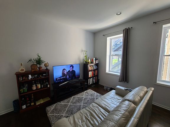 5th image of 1117 W 18th Pl Unit 1R