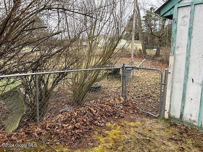 3rd image of 9 East Drive