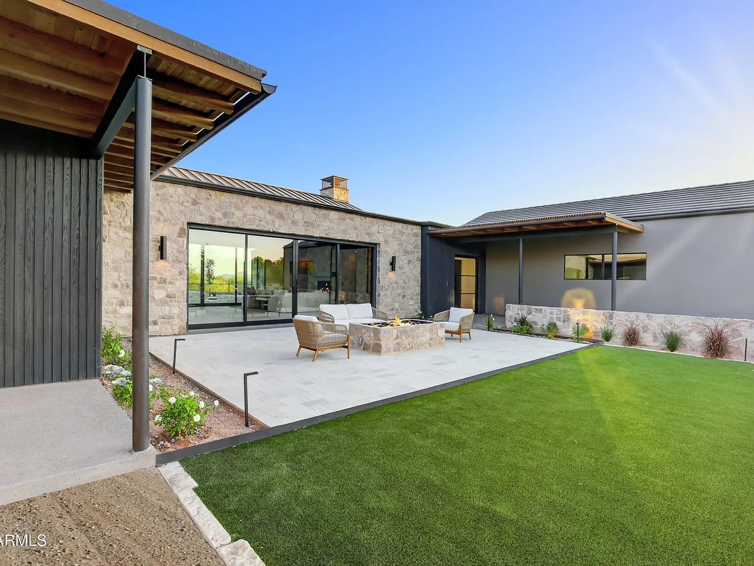 5 bed, 7.0 bath, 7500 sqft, $50,000 — Photo 2